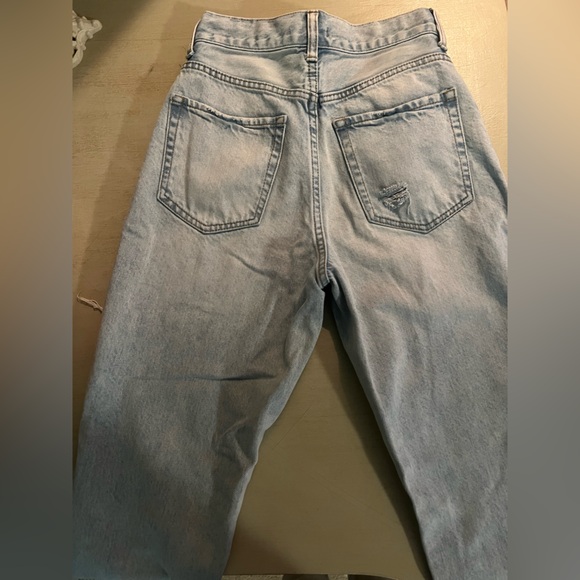 Forever 21 women’s ripped ankle and cropped jeans size 24 - Picture 3 of 4